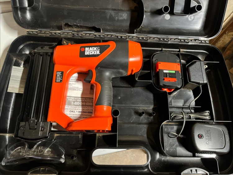 Шуруповерт black decker 12v